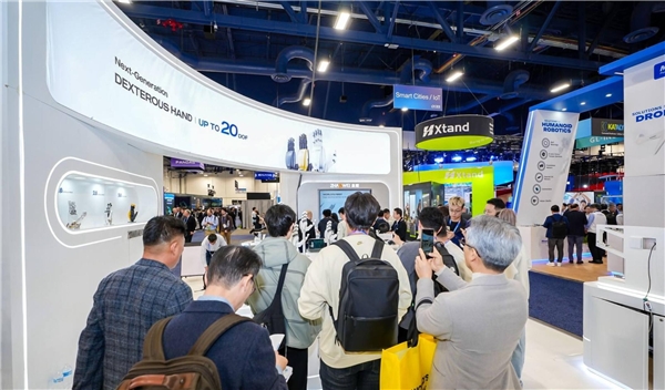 CES 2026 机器人板块聚焦具身智能，国产灵巧手 ZWHAND 技术突破成焦点(图2)